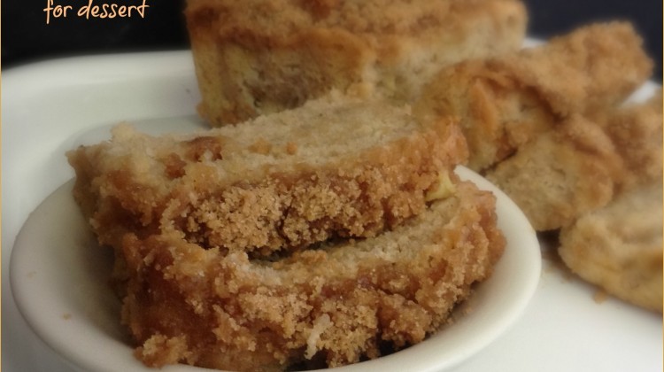 Recipes at Mom Does Reviews | Streusel Topped Banana Bread | Contains NO eggs, milk, butter, or nuts | Less than 1 tbsp of shortening in the topping only