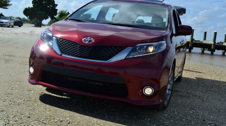 2015 Toyota Sienna | Mom Does Reviews