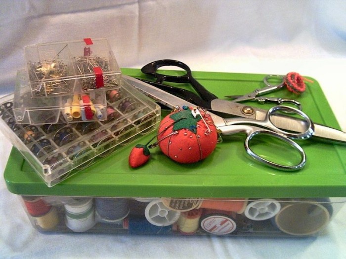 sewing-kit-with-shears