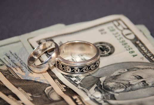 Single Mom Savings How to Prepare Financially After a Divorce (1)
