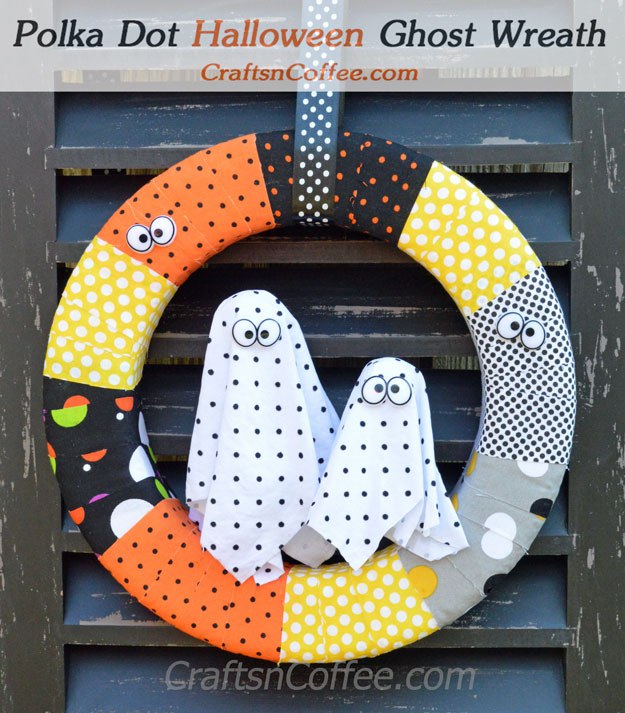 DIY Halloween Ghost Wreath by Crafts 'n Coffee