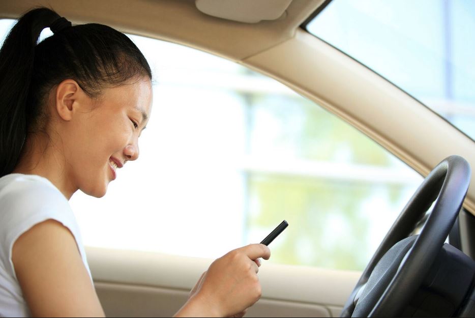 Texting Teens How Parents Can Address Distracted Driving