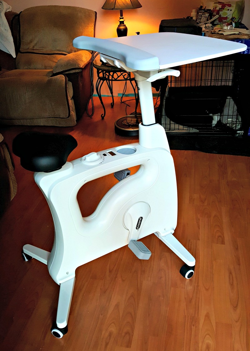 Stay Fit While Working on the FlexiSpot Deskcise Pro #MegaChristmas17