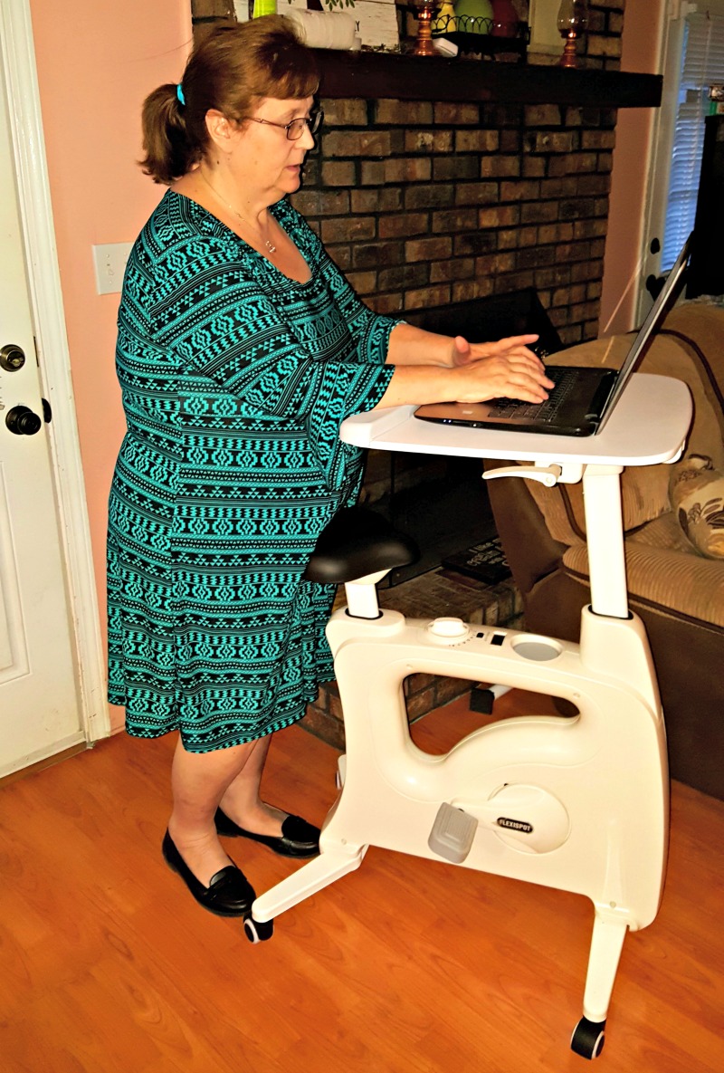 Stay Fit While Working on the FlexiSpot Deskcise Pro #MegaChristmas17