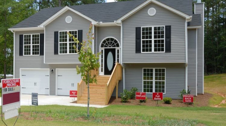 How to Make Moving to a New Home Easier for the Whole Fam