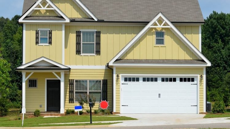 How to Move to a New Town with Style and Simplicity