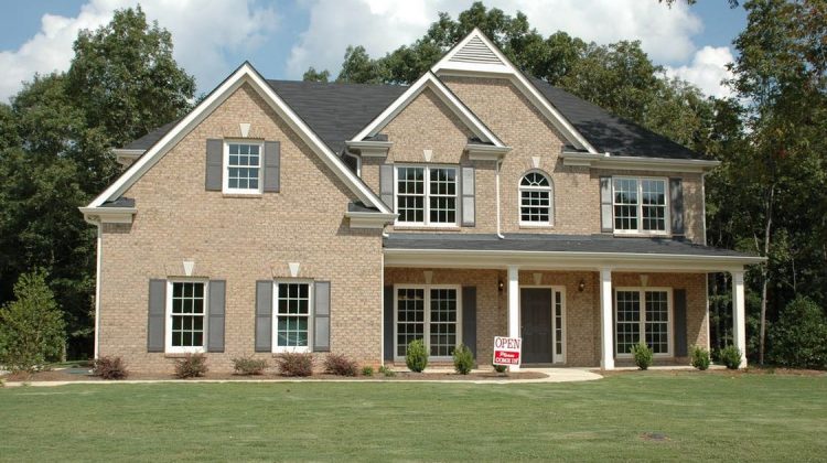 Looking for a New Home? 4 Resources for Families on the Move