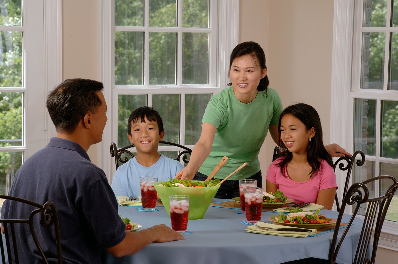 Family Meal Time: 4 Healthy Options for Growing Teenagers