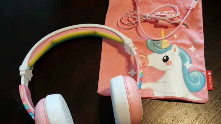 Perfect Headphones for Kids with the BuddyPhones Wave