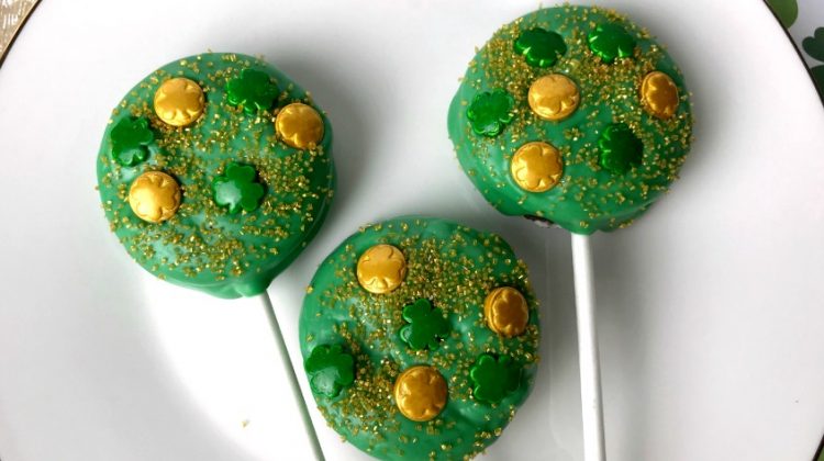 Lucky St. Patrick’s Day Oreo Pops #sweets #desserts #funfoods #stpattysday #oreos