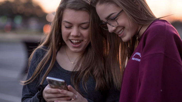 4 Warning Signs Your Teen May Be Showing that Means Something Serious