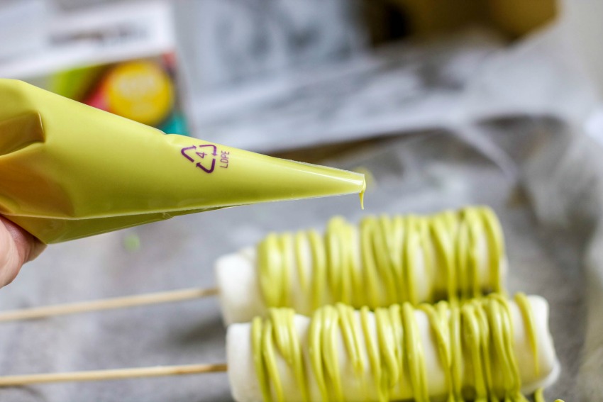 Grinch Marshmallow Pops Process