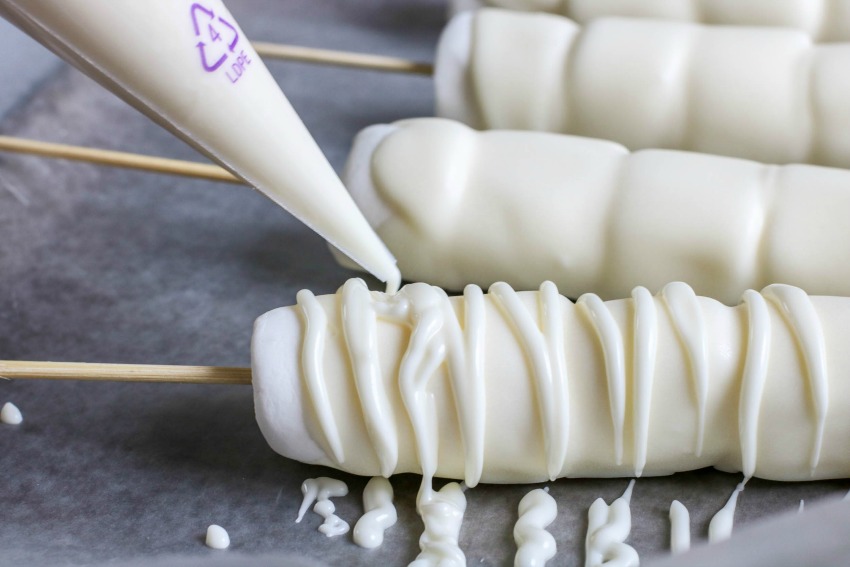 Valentine’s Day Marshmallow Pops process