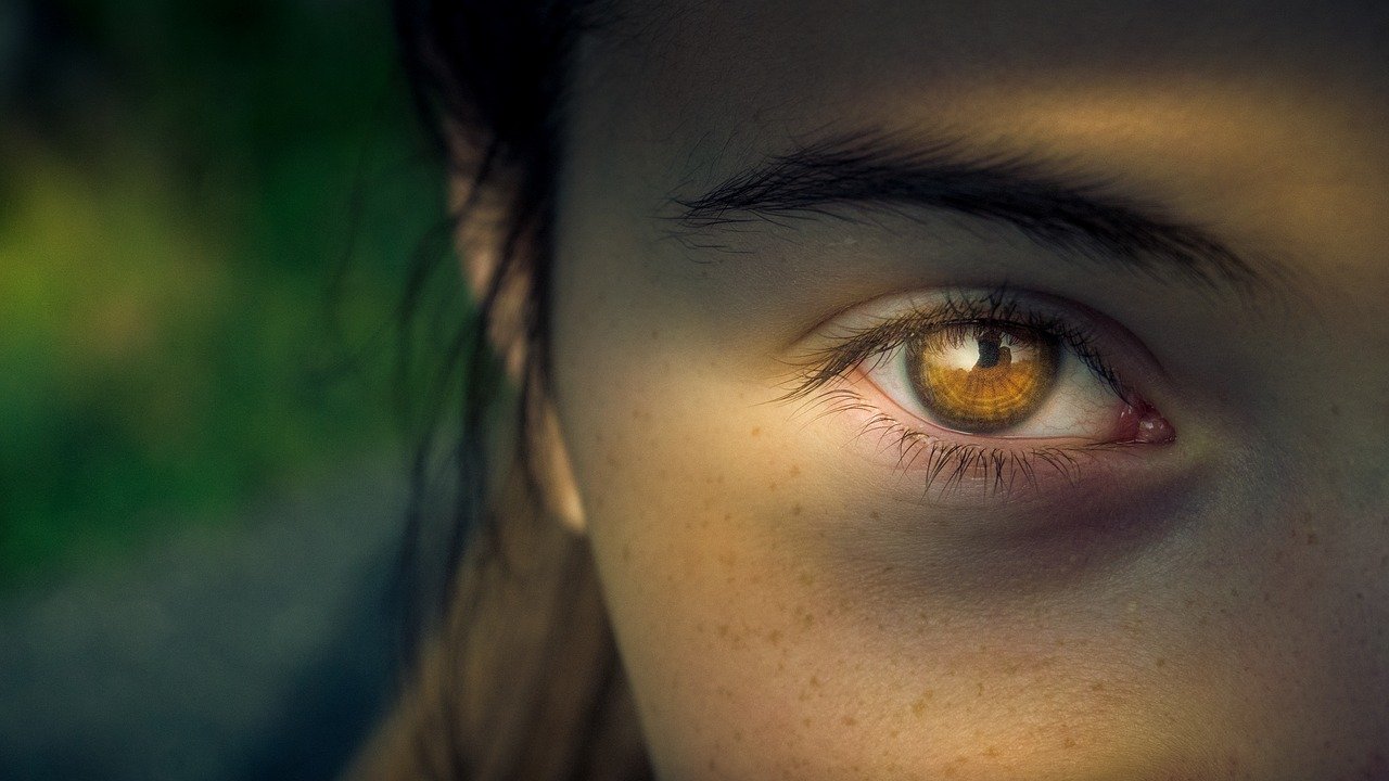 4 Hacks for Getting Rid of Dark Circles Under Your Eyes