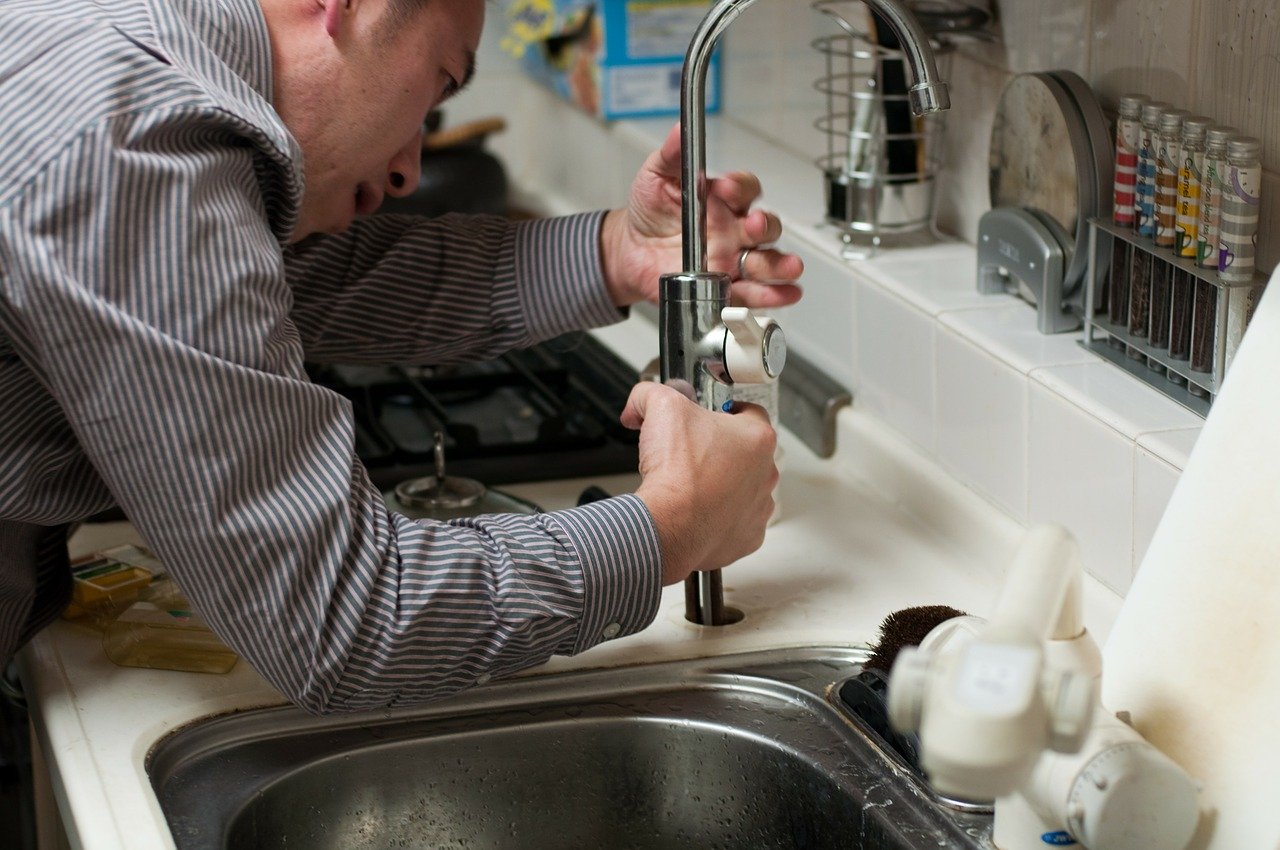 6 Signs It’s Time to Call in a Plumber