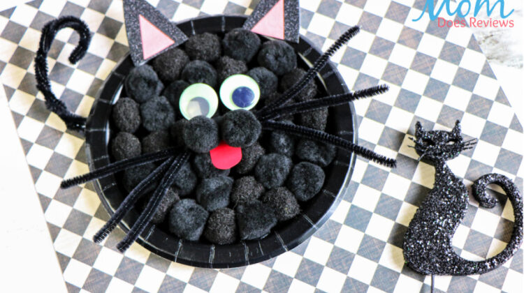 Make this Black Cat Pom Pom Plate Craft!