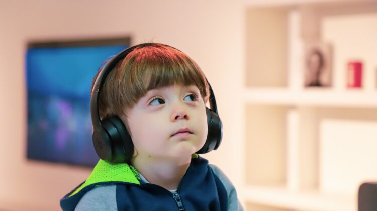 How Do Headphones Help Autistic Children?