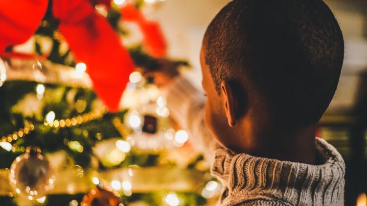 How to Get Your Children Involved in Service This Holiday Season