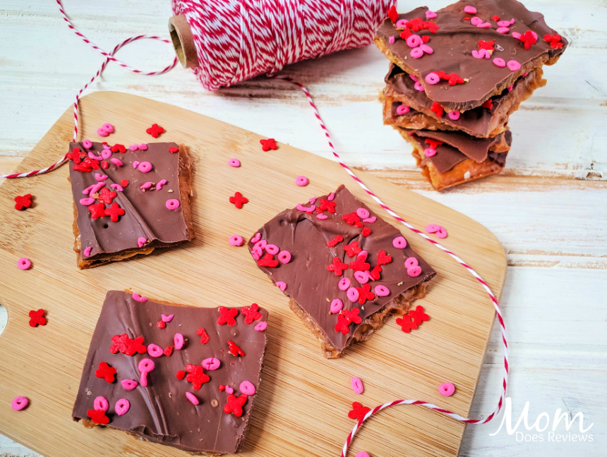 Easy Valentine's Chocolate Bark #sweets #valentinesday #easydessert