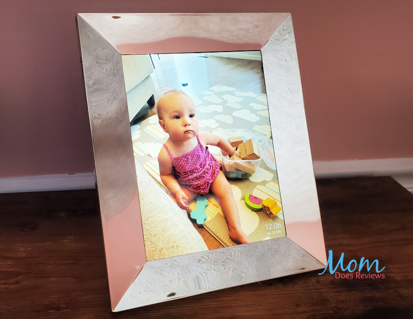 Keeping Connected with Family Using the Nixplay Smart Photo Frame