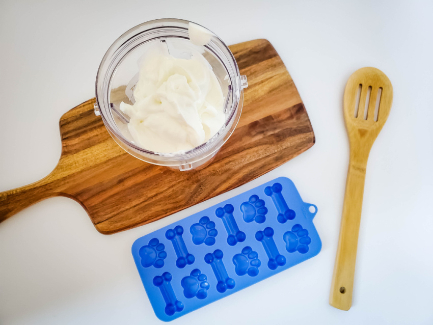 Cantaloupe Frozen Yogurt Dog Treats process