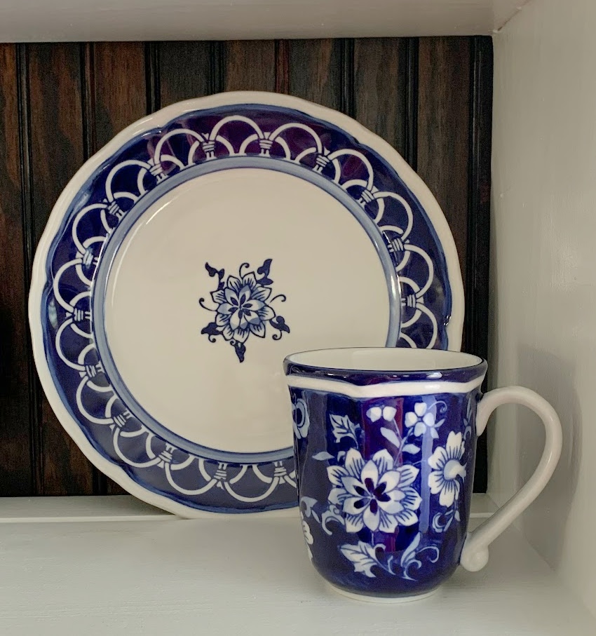 The Dinner plate and mug will make your meal complete