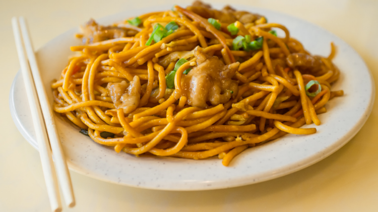 Lo Mein Vs. Chow Mein: Which Noodles Can Be Whipped Easily?
