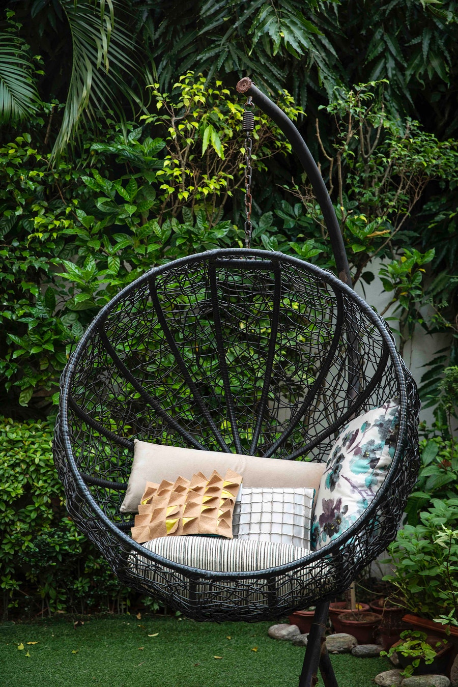 How to Create a Relaxed and Cozy Outdoor Living Space