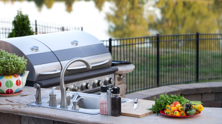 Five Reasons To Have An Outdoor Kitchen