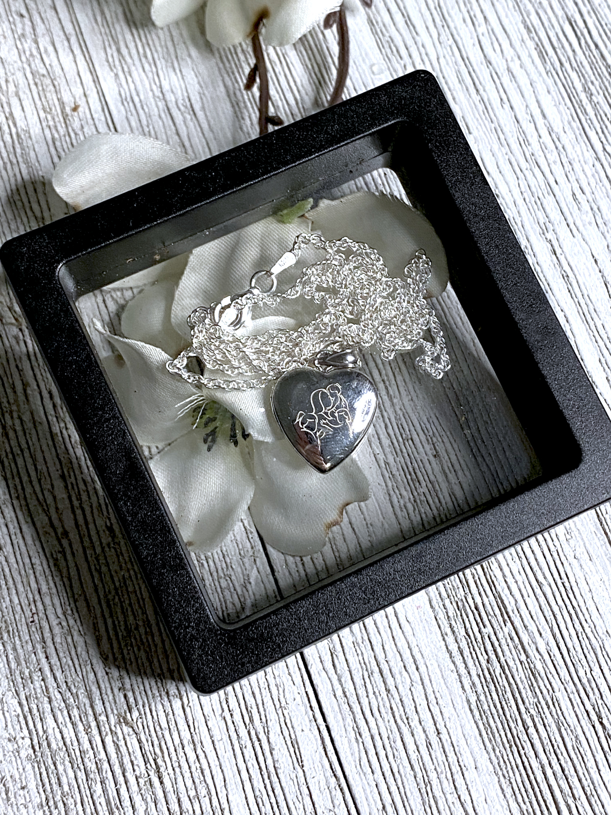 Mother's Day Locket from Pictures on Gold Giveaway!