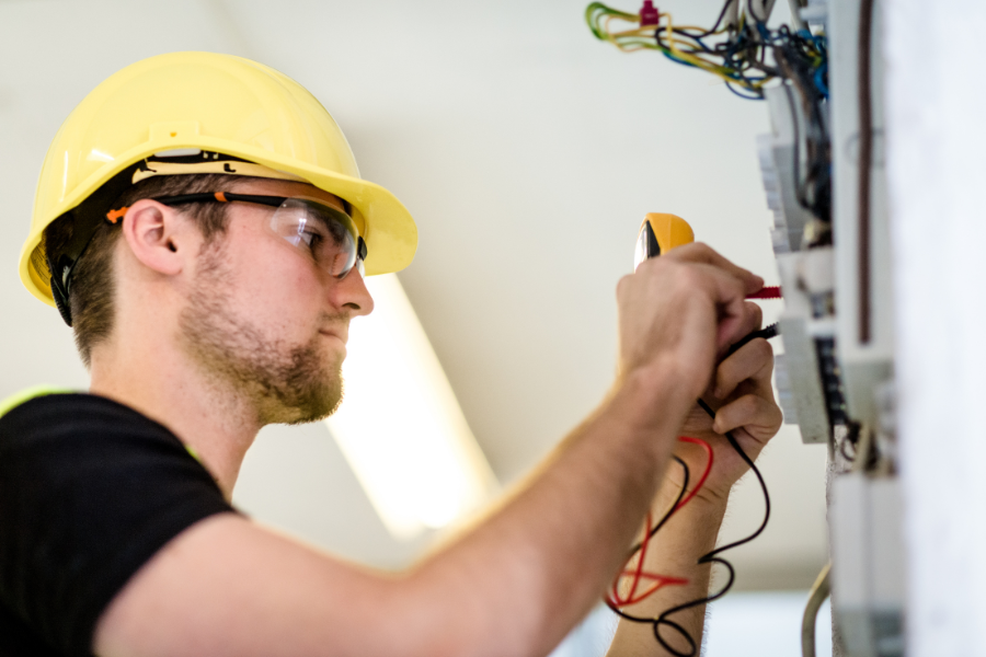 6 Important Signs You Need to Call an Electrician