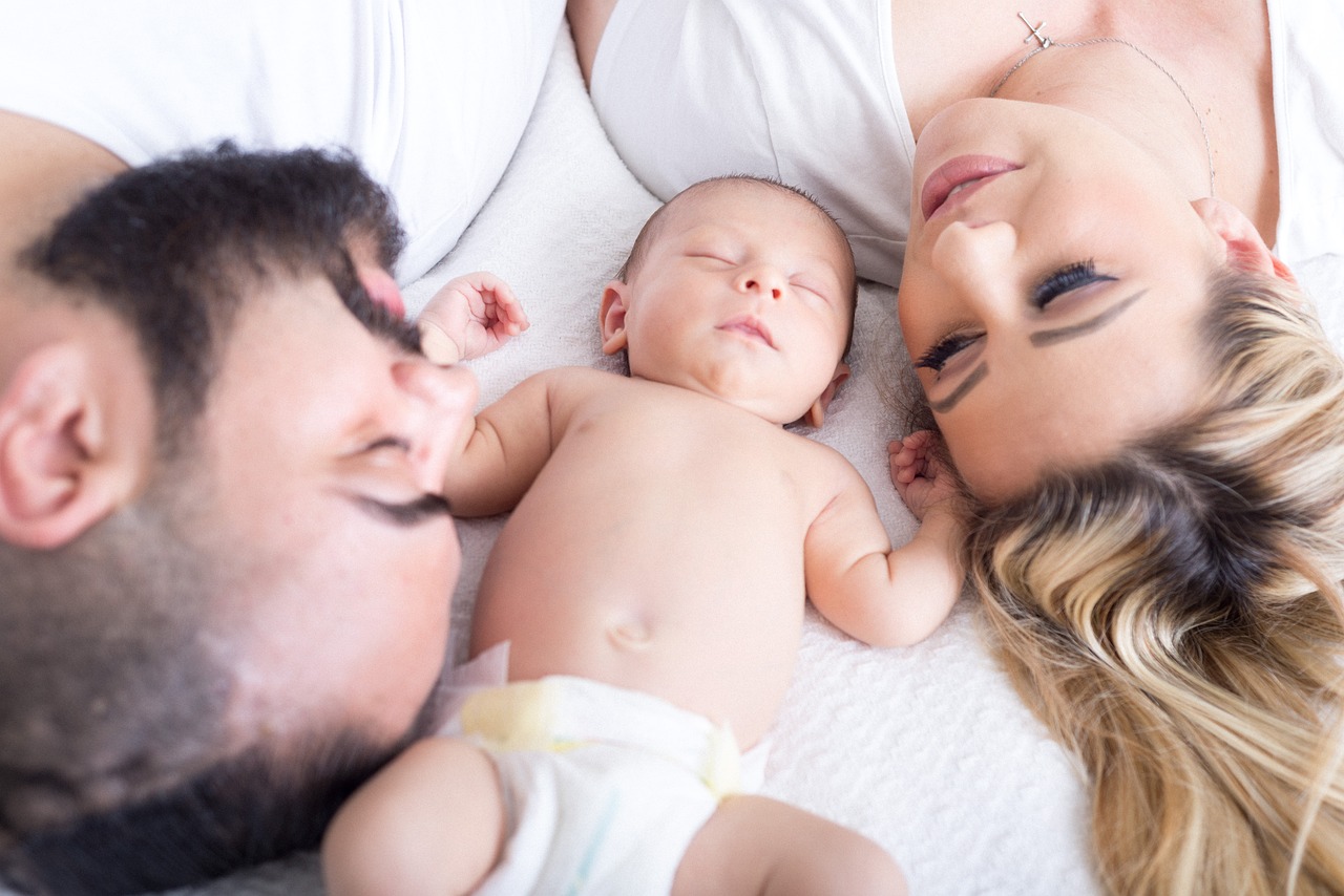 baby sleeping with mom and dad