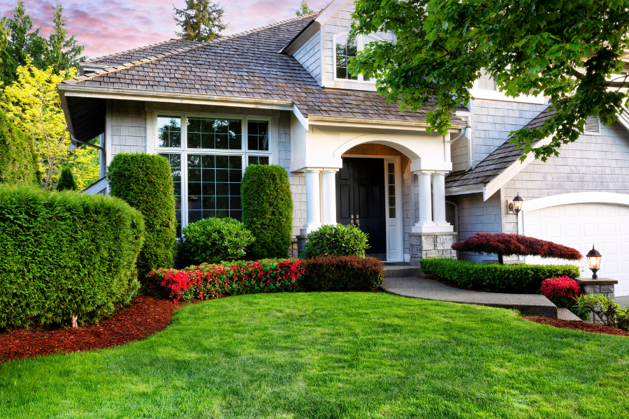 Maximizing curb appeal to attract potential buyers
