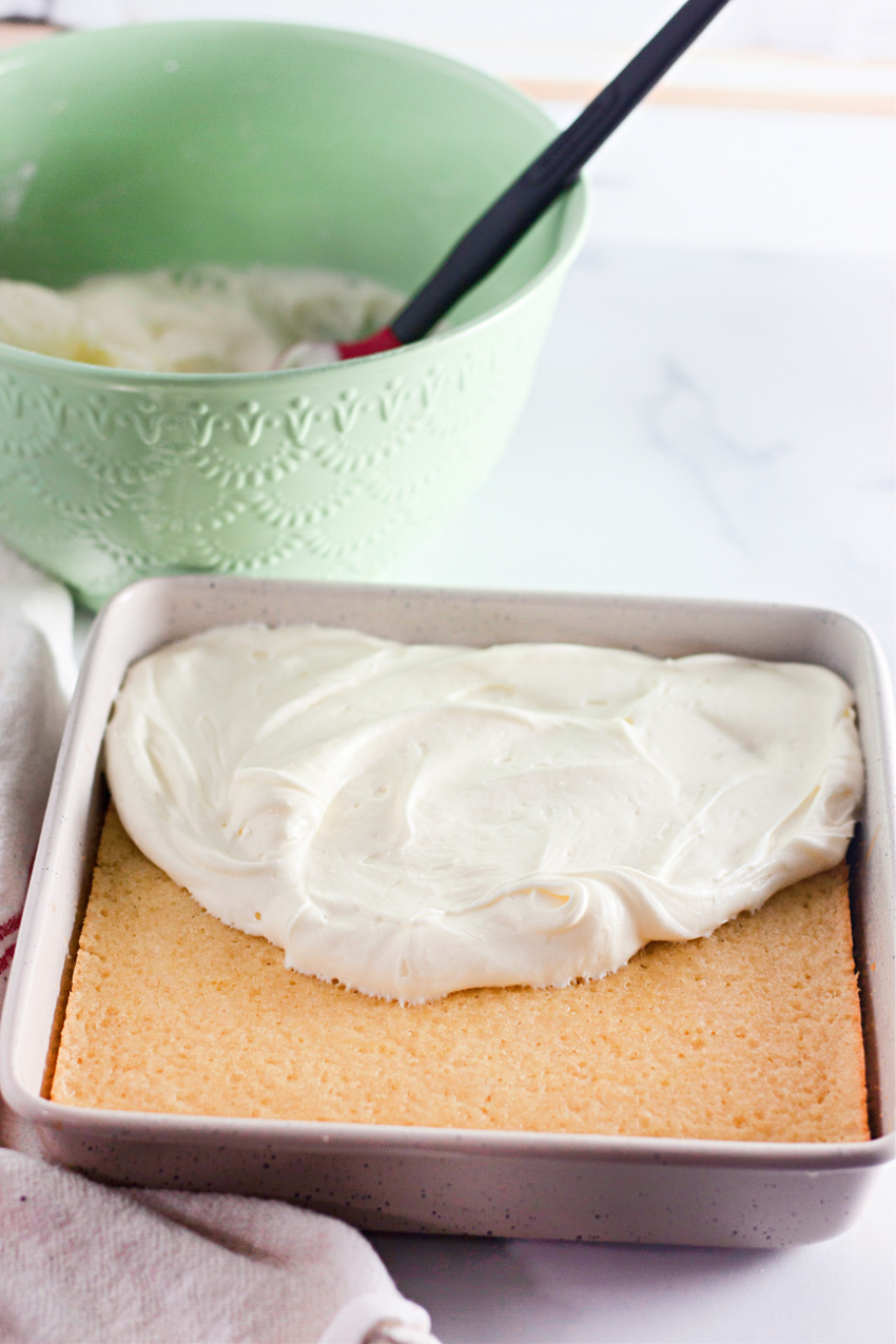 Lemon Crazy Cake - frosting process