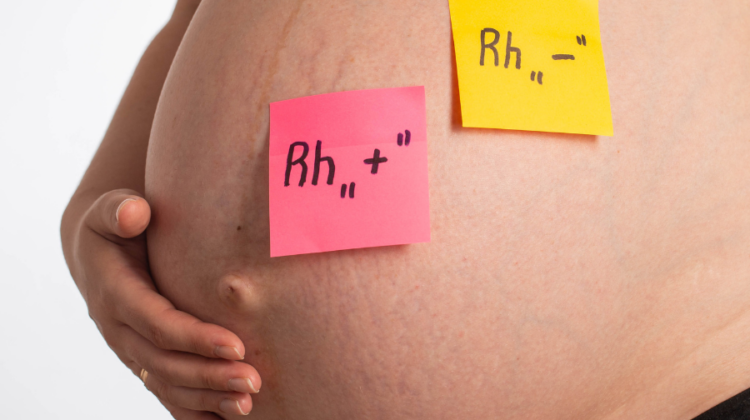 rh factor sticky notes on pregnant belly