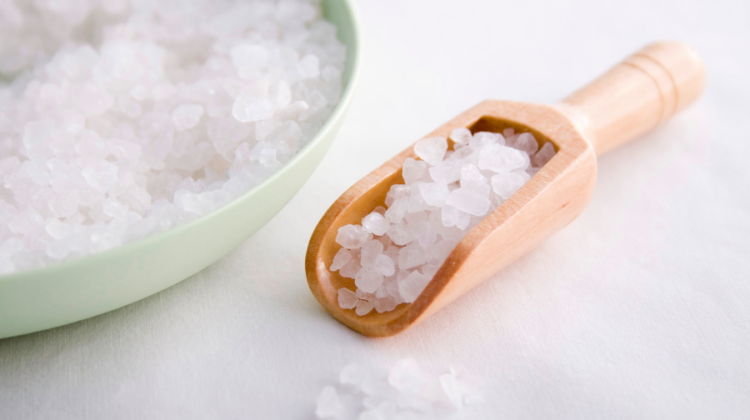 ice in scoop and bowl