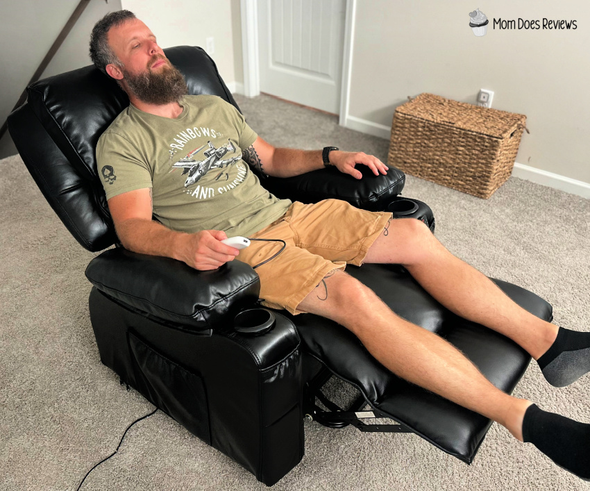 man in FlexiSpot chair