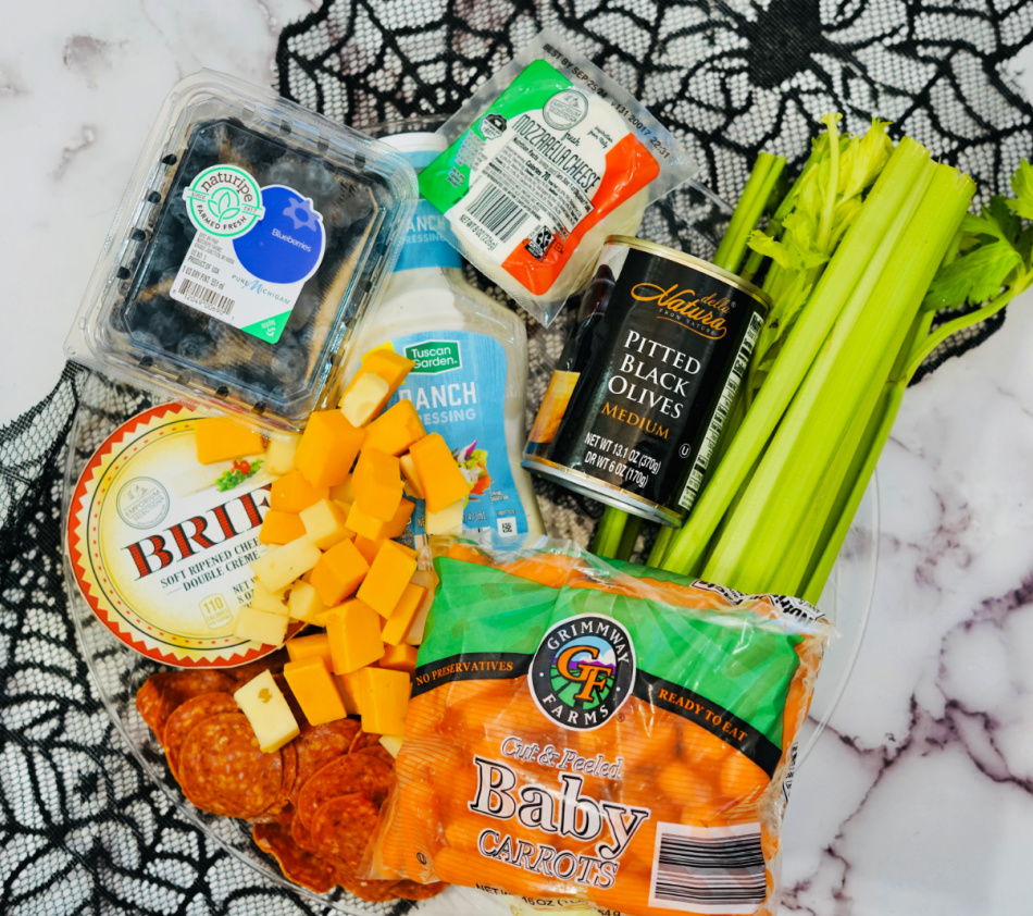 Hocus Pocus Snack Board Ingred