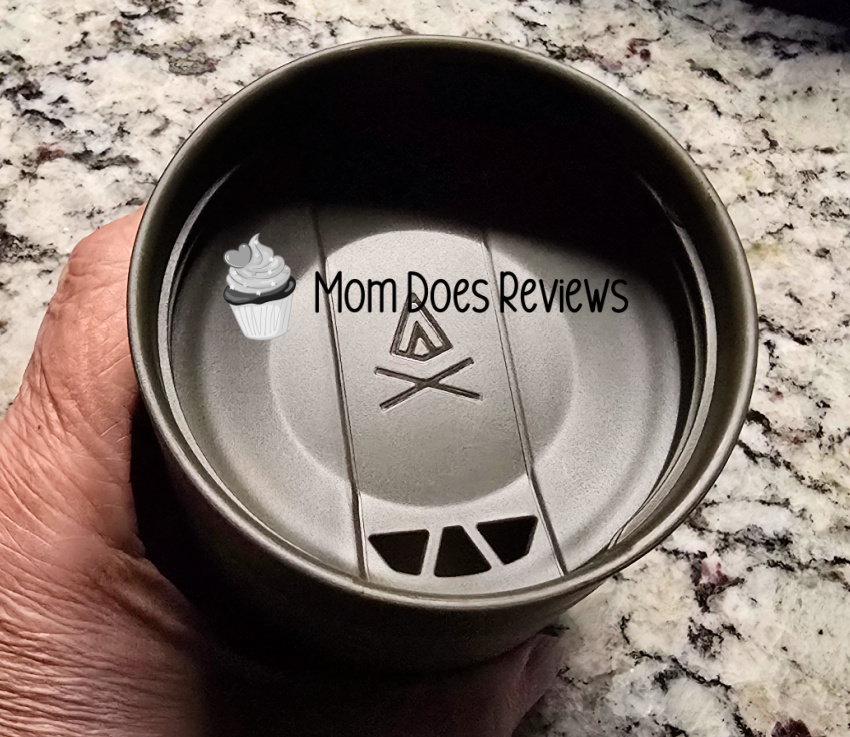 Coffee mug with lid