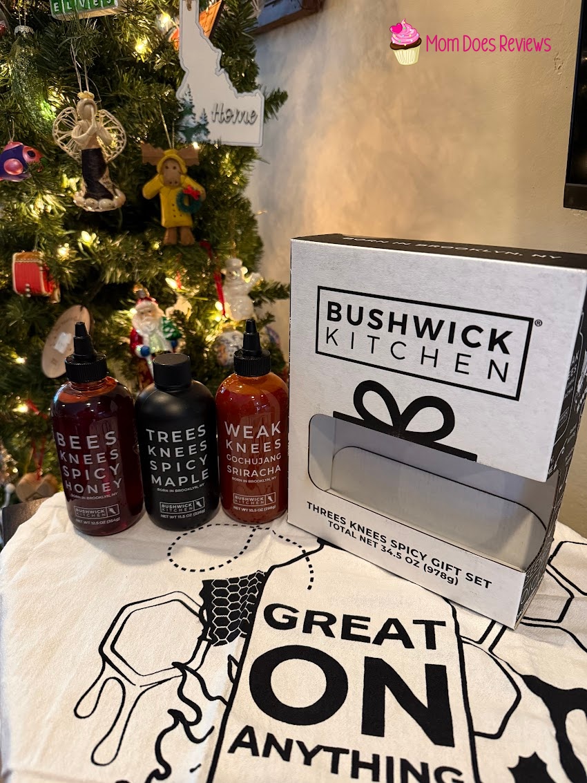 Threes Knees gift set with box and bottles