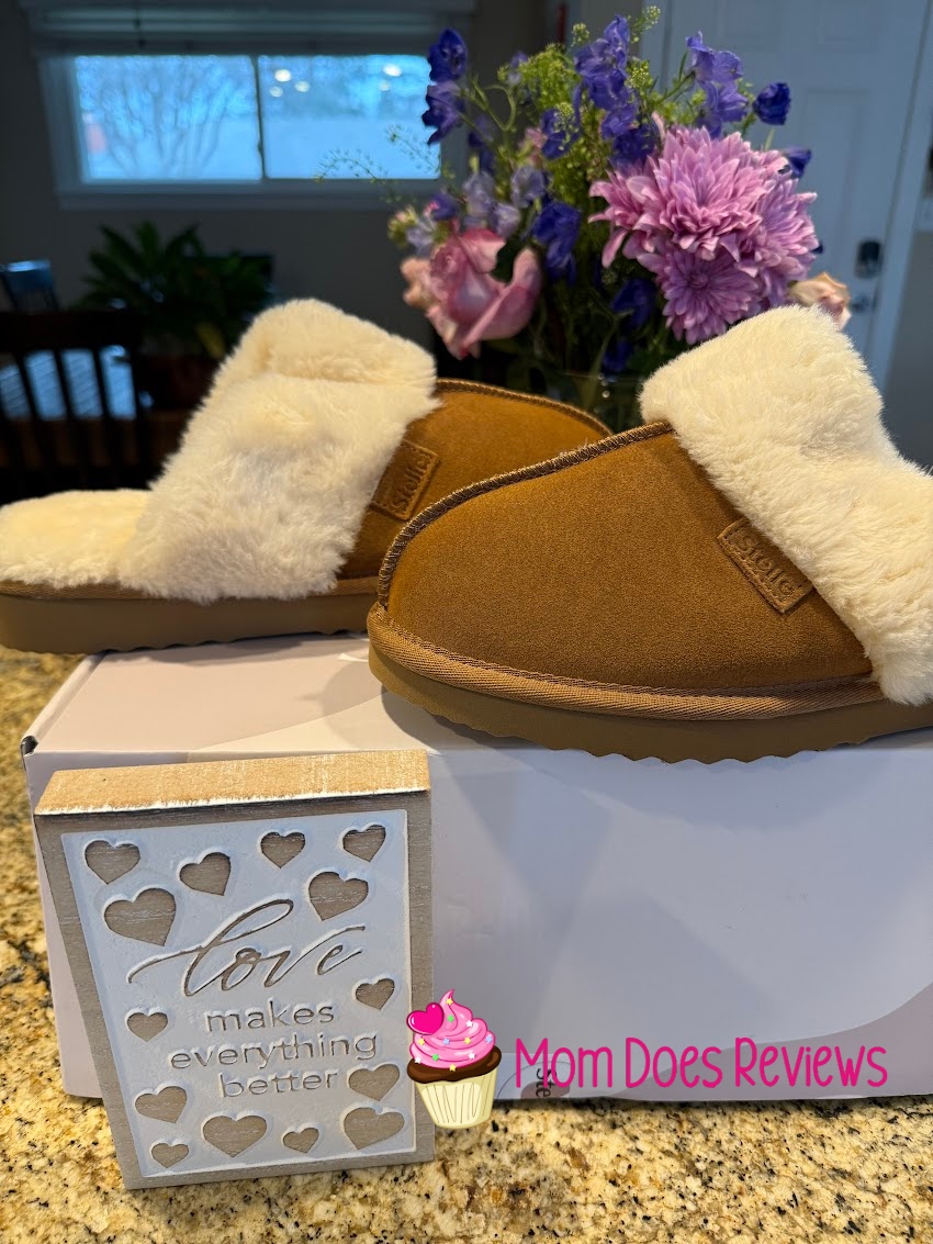Stelle classic fuzzy slippers out of the box