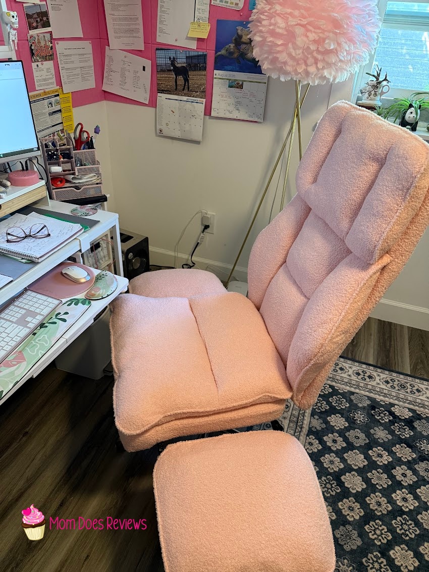 Homrelaxa chair with the arms folded flat