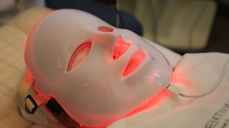 red light face mask