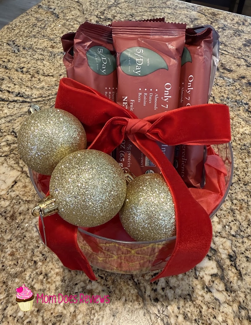 Sara's 5/Day Organic Bars in a basket with a Christmas bow